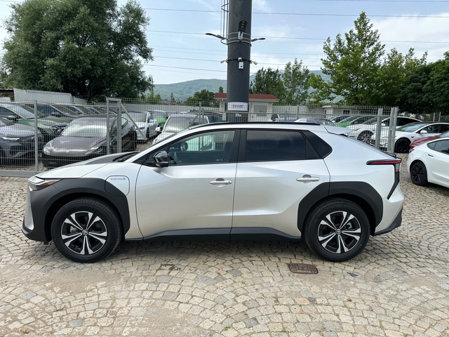Toyota bZ4X Luxury Premium/NAVI/PANO/KAM/Full...ГАРАНЦИЯ!! - автомобили, коли, обяви за нови и употребявани 10