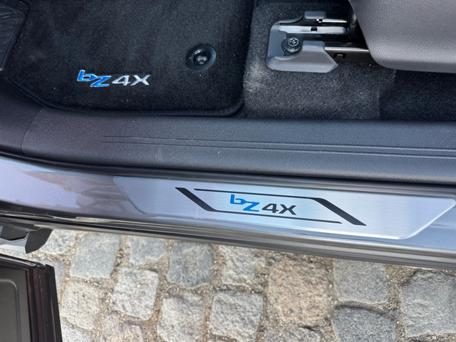 Toyota bZ4X Luxury Premium/NAVI/PANO/KAM/Full...ГАРАНЦИЯ!! - автомобили, коли, обяви за нови и употребявани 13