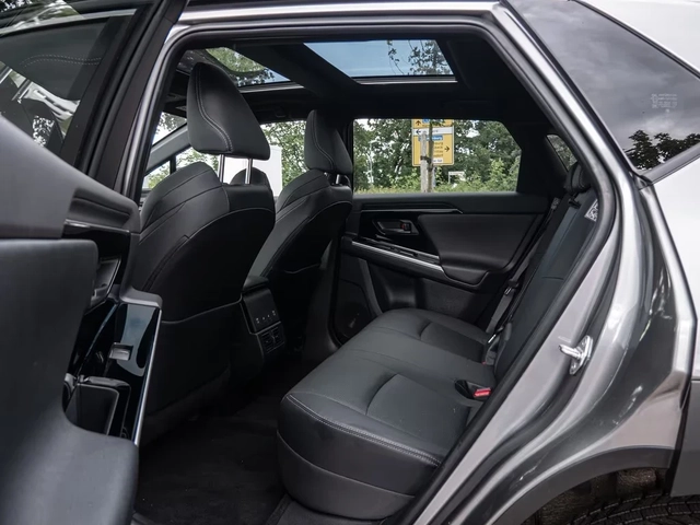 Toyota bZ4X AWD Leuge 360 JBL Winter Pack + Pano ACC - автомобили, коли, обяви за нови и употребявани 7