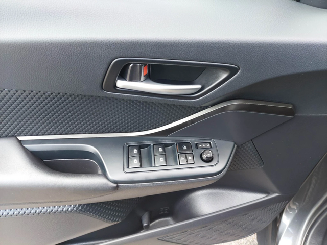 Toyota C-HR 1, 8i HYBRID 29000km!!! - автомобили, коли, обяви за нови и употребявани 14