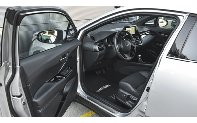 Toyota C-HR 2.0 Hybrid Club Automatic - автомобили, коли, обяви за нови и употребявани 7