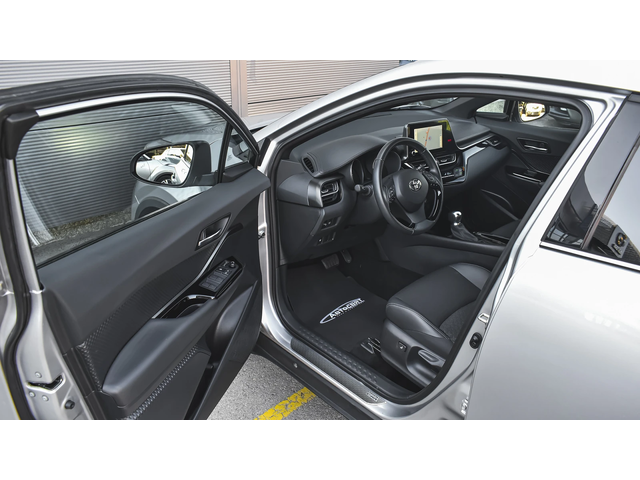 Toyota C-HR 2.0 Hybrid Club Automatic - автомобили, коли, обяви за нови и употребявани 7