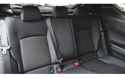 Toyota C-HR 2.0 Hybrid Club Automatic - автомобили, коли, обяви за нови и употребявани 10