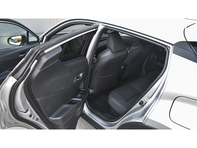 Toyota C-HR 2.0 Hybrid Club Automatic - автомобили, коли, обяви за нови и употребявани 8