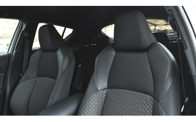 Toyota C-HR 2.0 Hybrid Club Automatic - автомобили, коли, обяви за нови и употребявани 9