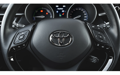 Toyota C-HR 2.0 Hybrid Club Automatic - автомобили, коли, обяви за нови и употребявани 12