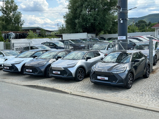 Toyota C-HR 1.8/Hibrid/140.ps - автомобили, коли, обяви за нови и употребявани 1