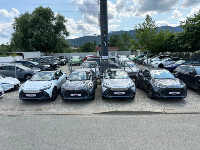 Toyota C-HR 1.8/Hibrid/140.ps - автомобили, коли, обяви за нови и употребявани 8
