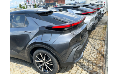 Toyota C-HR 1.8/Hibrid/140.ps - автомобили, коли, обяви за нови и употребявани 9
