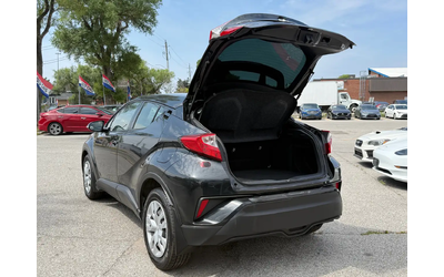 Toyota C-HR LE l FWD l CarPlay l Eco Vehicle l 2.0L l 4Cyl l Front Wheel Drive - автомобили, коли, обяви за нови и употребявани 11