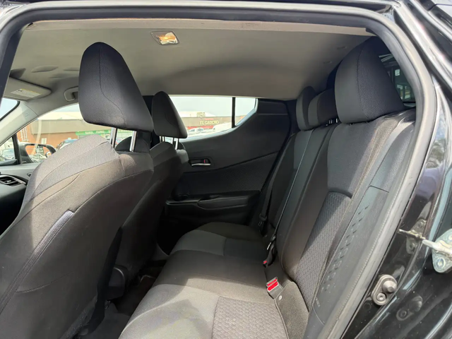 Toyota C-HR LE l FWD l CarPlay l Eco Vehicle l 2.0L l 4Cyl l Front Wheel Drive - автомобили, коли, обяви за нови и употребявани 14