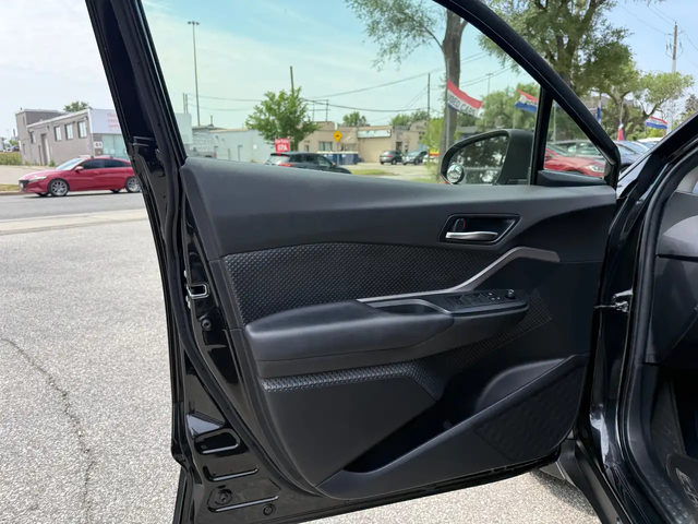 Toyota C-HR LE l FWD l CarPlay l Eco Vehicle l 2.0L l 4Cyl l Front Wheel Drive - автомобили, коли, обяви за нови и употребявани 15