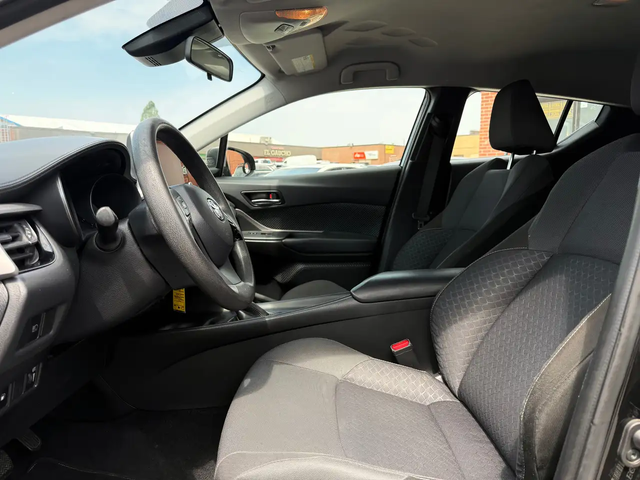 Toyota C-HR LE l FWD l CarPlay l Eco Vehicle l 2.0L l 4Cyl l Front Wheel Drive - автомобили, коли, обяви за нови и употребявани 16