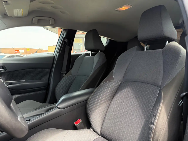 Toyota C-HR LE l FWD l CarPlay l Eco Vehicle l 2.0L l 4Cyl l Front Wheel Drive - автомобили, коли, обяви за нови и употребявани 17