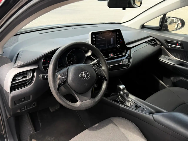 Toyota C-HR LE l FWD l CarPlay l Eco Vehicle l 2.0L l 4Cyl l Front Wheel Drive - автомобили, коли, обяви за нови и употребявани 18
