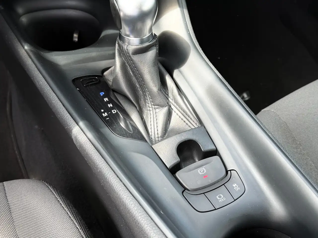 Toyota C-HR LE l FWD l CarPlay l Eco Vehicle l 2.0L l 4Cyl l Front Wheel Drive - автомобили, коли, обяви за нови и употребявани 19