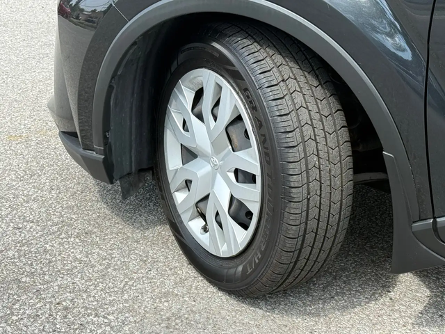 Toyota C-HR LE l FWD l CarPlay l Eco Vehicle l 2.0L l 4Cyl l Front Wheel Drive - автомобили, коли, обяви за нови и употребявани 3
