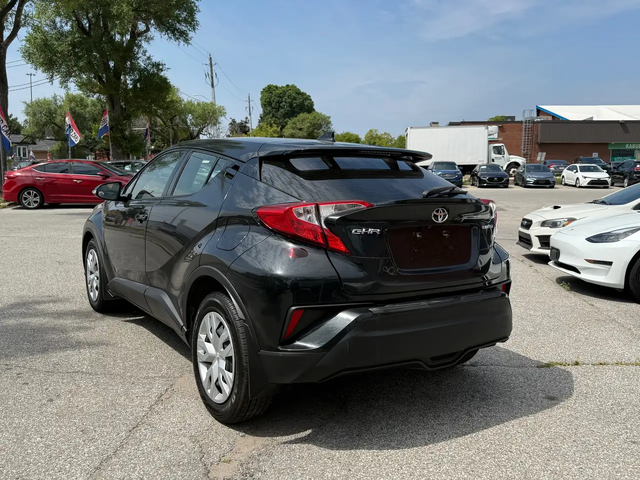 Toyota C-HR LE l FWD l CarPlay l Eco Vehicle l 2.0L l 4Cyl l Front Wheel Drive - автомобили, коли, обяви за нови и употребявани 5