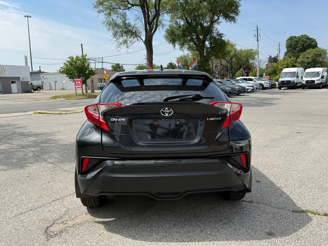 Toyota C-HR LE l FWD l CarPlay l Eco Vehicle l 2.0L l 4Cyl l Front Wheel Drive - автомобили, коли, обяви за нови и употребявани 6