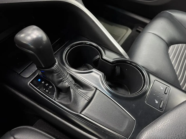 Toyota Camry * 2.5SE* DISTRONIC* LANE ASSIST* CAR PLAY* - автомобили, коли, обяви за нови и употребявани 12