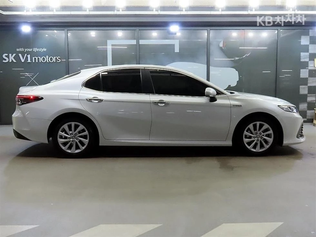 Toyota Camry 2.5 - автомобили, коли, обяви за нови и употребявани 2