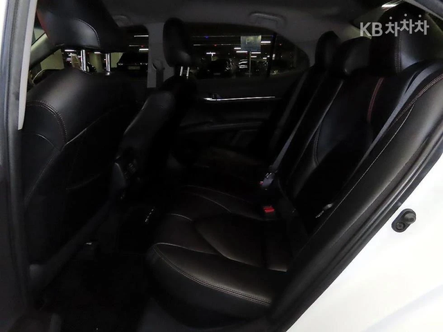 Toyota Camry 2.5 - автомобили, коли, обяви за нови и употребявани 6