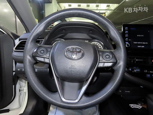 Toyota Camry 2.5 - автомобили, коли, обяви за нови и употребявани 7