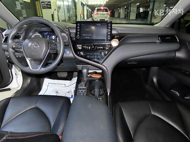 Toyota Camry 2.5 - автомобили, коли, обяви за нови и употребявани 9