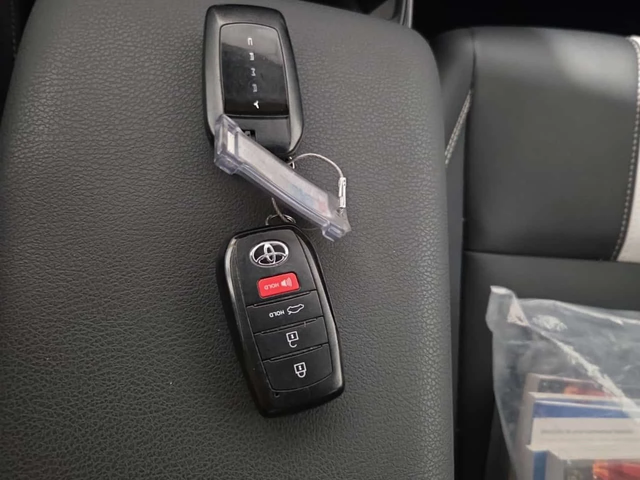 Toyota Camry * SE * CARFAX * DISTRONIC * 2 КЛЮЧА * ПОДГРЕВИ - автомобили, коли, обяви за нови и употребявани 16