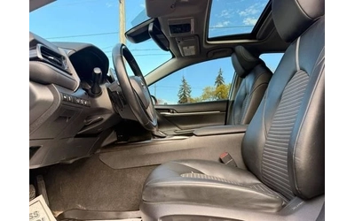 Toyota Camry Hybrid SE - автомобили, коли, обяви за нови и употребявани 7
