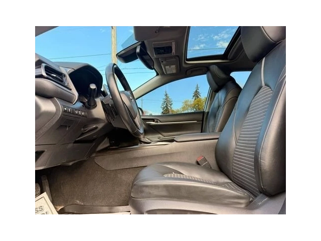Toyota Camry Hybrid SE - автомобили, коли, обяви за нови и употребявани 7