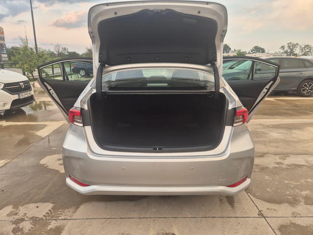 Toyota Corolla EXECUTIVE 1.8 HYBRID A/T - автомобили, коли, обяви за нови и употребявани 10