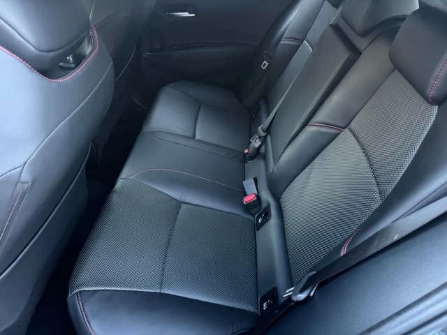 Toyota Corolla GR-2.0Hybrid FULL Гаранция! - автомобили, коли, обяви за нови и употребявани 11