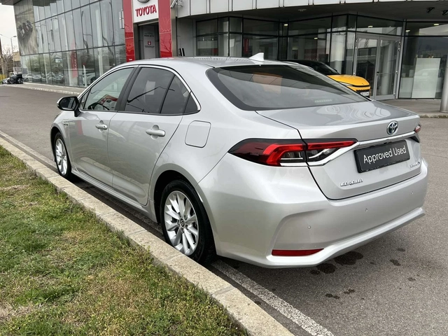Toyota Corolla 1.8 HEV Executive - автомобили, коли, обяви за нови и употребявани 4