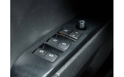 Toyota Corolla SE - автомобили, коли, обяви за нови и употребявани 9