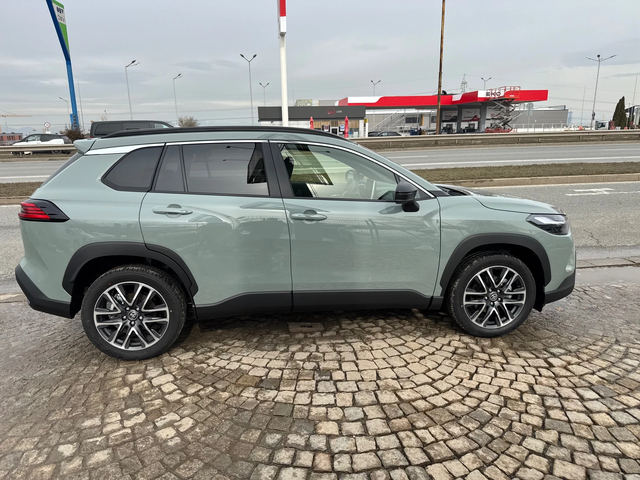 Toyota Corolla Cross 2.0 HEV Executive Plus - автомобили, коли, обяви за нови и употребявани 7