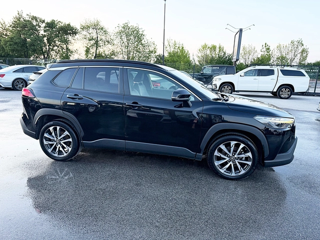 Toyota Corolla Cross 2.0Hybrid-4x4-Navi-Led-Bixenon-Kamera-Подгряване-! - автомобили, коли, обяви за нови и употребявани 1