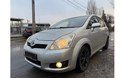 toyota-corolla-verso - 2