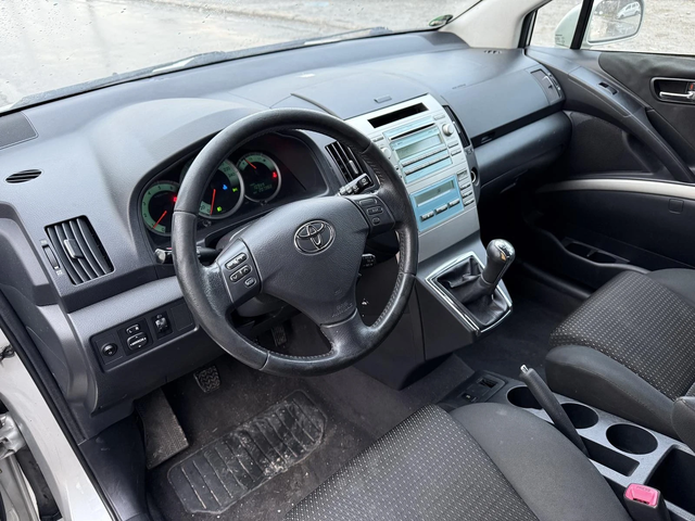 Toyota Corolla verso 2, 200D4D EURO4 - автомобили, коли, обяви за нови и употребявани 6