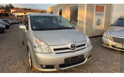 toyota-corolla-verso - 2