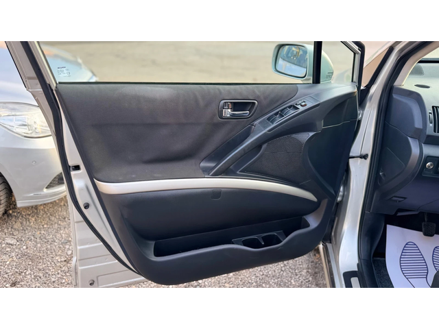 Toyota Corolla verso 7 МЕСТНА - автомобили, коли, обяви за нови и употребявани 7