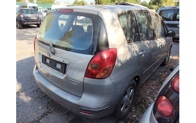 toyota-corolla-verso - 3