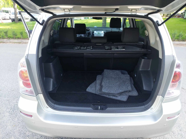 Toyota Corolla verso 1, 6i 110ps - автомобили, коли, обяви за нови и употребявани 12