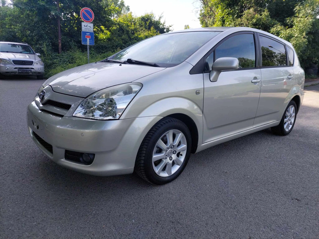 Toyota Corolla verso 1, 6i 110ps - автомобили, коли, обяви за нови и употребявани 1