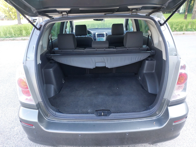 Toyota Corolla verso 1, 6i 110ps Italy - автомобили, коли, обяви за нови и употребявани 13