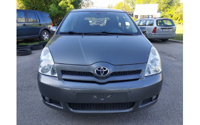 toyota-corolla-verso - 2