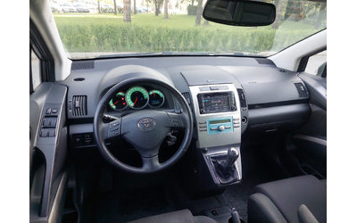 toyota-corolla-verso - 5