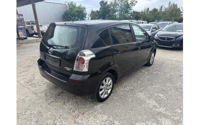 toyota-corolla-verso - 2