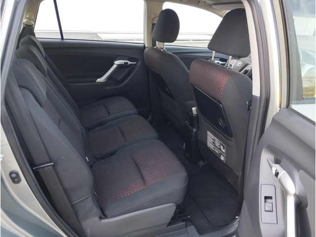 Toyota Corolla verso 2.0D4D - автомобили, коли, обяви за нови и употребявани 10