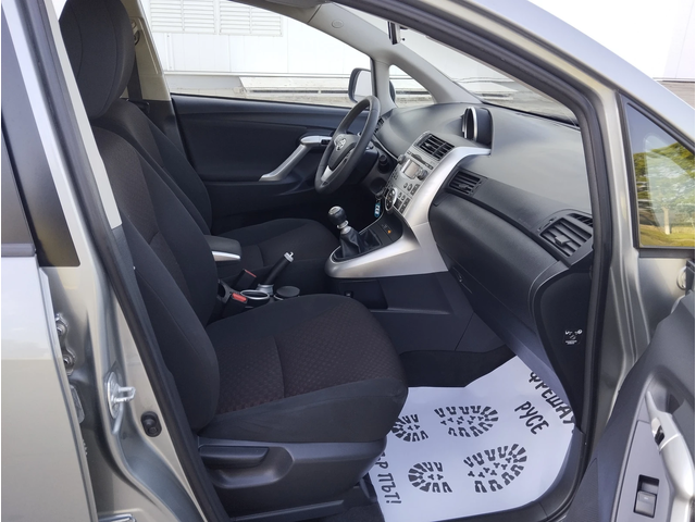 Toyota Corolla verso 2.0D4D - автомобили, коли, обяви за нови и употребявани 11